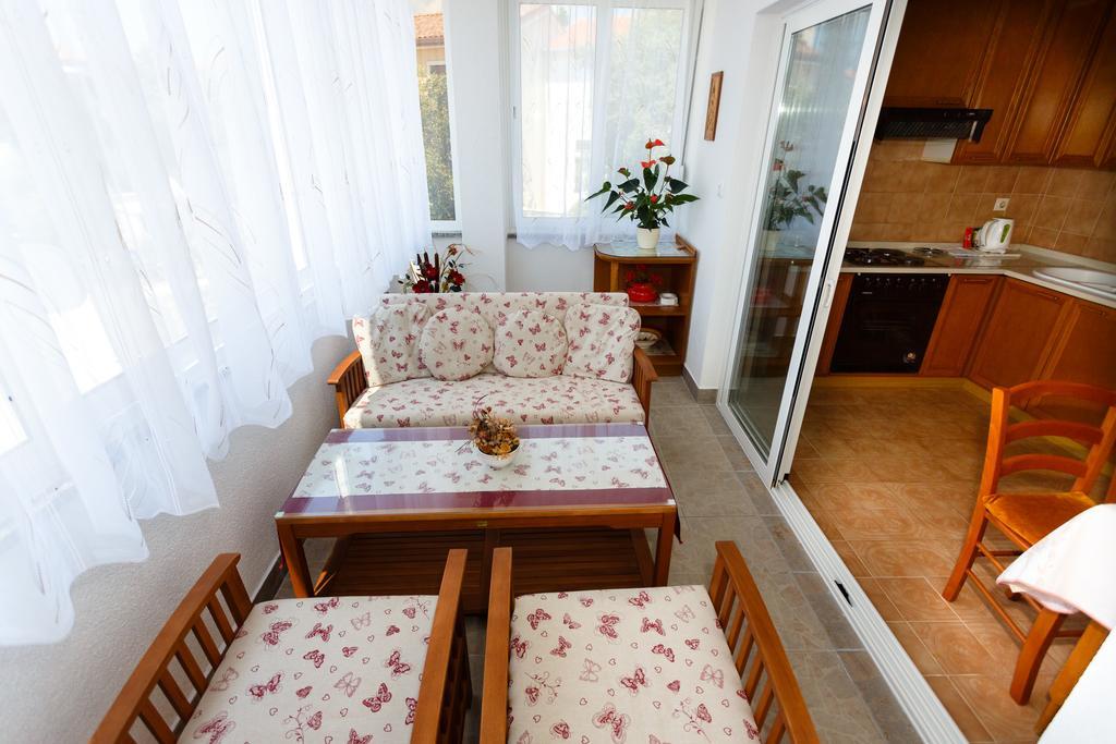 Villa Rosi Krk Town Exteriör bild
