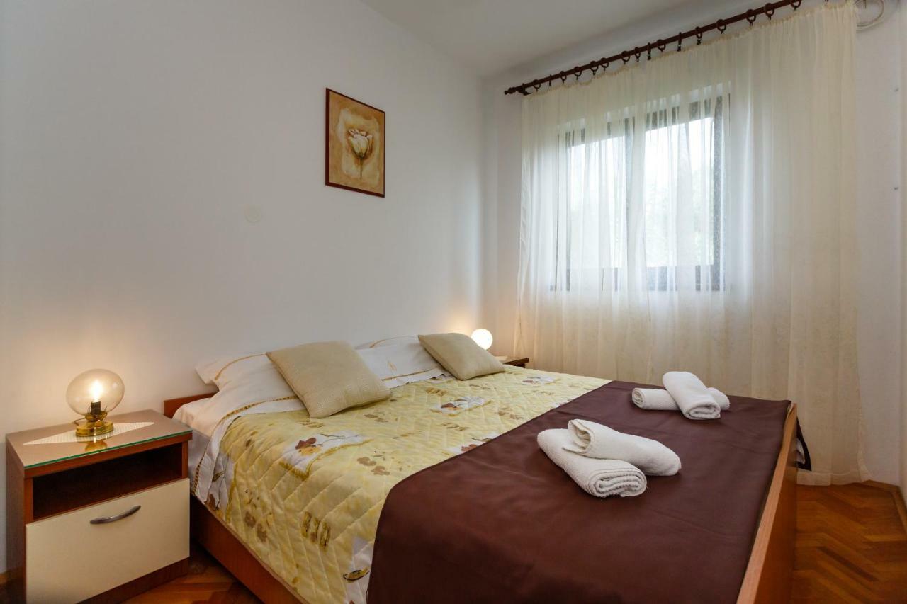 Villa Rosi Krk Town Exteriör bild